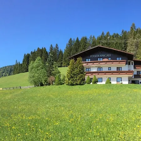 Margret Guest house *